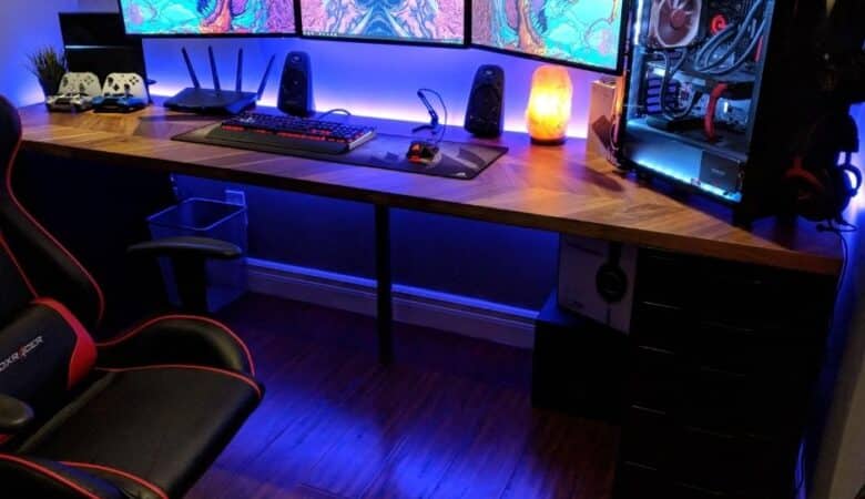 Triple Monitor Gaming Desk (1)